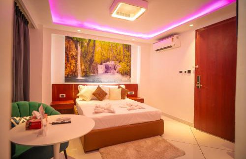 New Delhi House | J60 Suites, Ashok Vihar - Near Netaji Subhash Place Metro