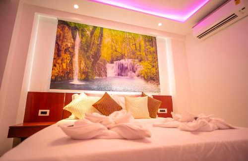 New Delhi House | J60 Suites, Ashok Vihar - Near Netaji Subhash Place Metro