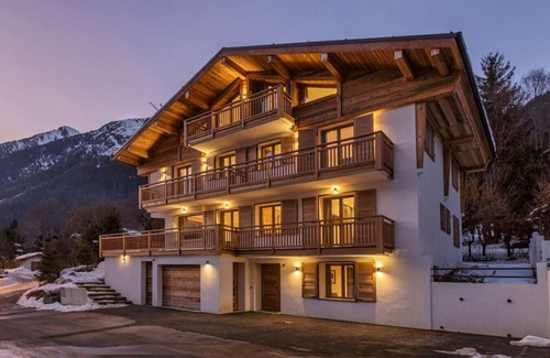 Chamonix City Centre Apartment | Jacaranda · Sublime 6pax Vue Mtblanc Central Parking 2