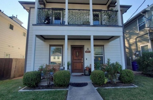 Chestnut House | Jaccuzi, Quiet, Clean, Spacious home nestled between downtown and UT.