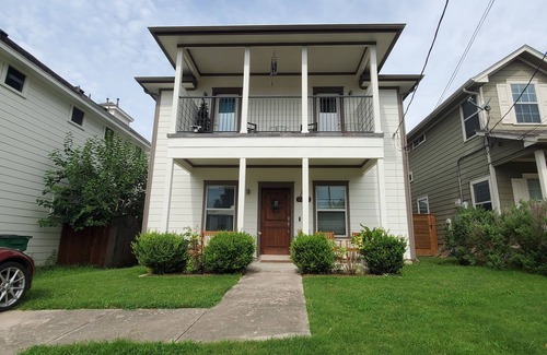 Chestnut House | Jaccuzi, Quiet, Clean, Spacious home nestled between downtown and UT.
