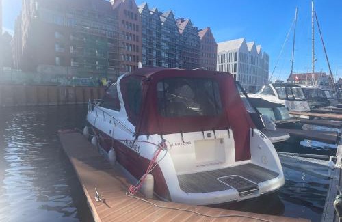 Gdansk City Center Boat Rental | JACHT GDAŃSK centrum, 2 double beds and 1 double bed on board, 4-6 persons