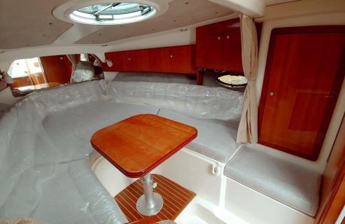 Gdansk City Center Boat Rental | JACHT GDAŃSK centrum, 2 double beds and 1 double bed on board, 4-6 persons