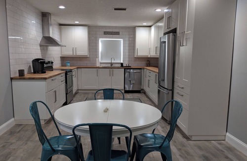 Girvin House | Jacksonville Intracoastal Retreat + near the beach
