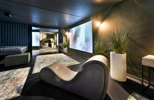 Kaunas Apartment | Jacuzzi Cinema Loft