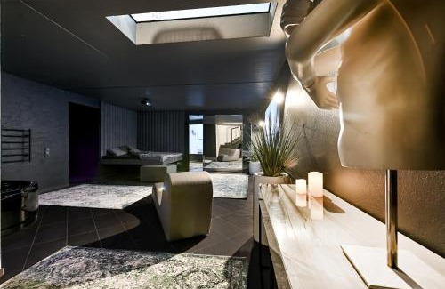 Kaunas Apartment | Jacuzzi Cinema Loft