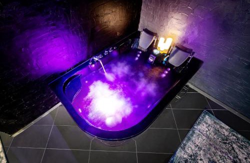 Kaunas Apartment | Jacuzzi Cinema Loft