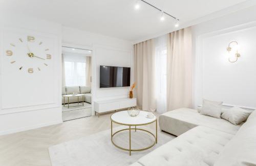 Targowek Apartment | Jacuzzi Haven in Warsaw - Private Terrace & Parking