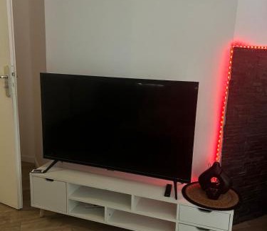 Montfermeil Apartment | Jacuzzi suite