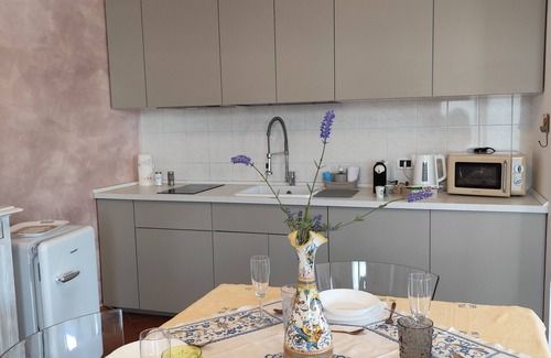 Poggi Apartment | Jade's house, apartment with garden, air conditioning and Wi-Fi