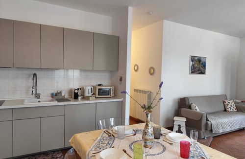 Poggi Apartment | Jade's house, apartment with garden, air conditioning and Wi-Fi