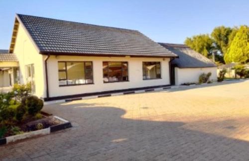 Mahikeng Bed & Breakfast | Jakaranda Guest House