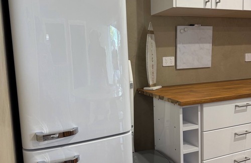 Urangan Apartment | JamberrybytheBay – Stylish 2BR Stay Just 1 Minute to the Beach