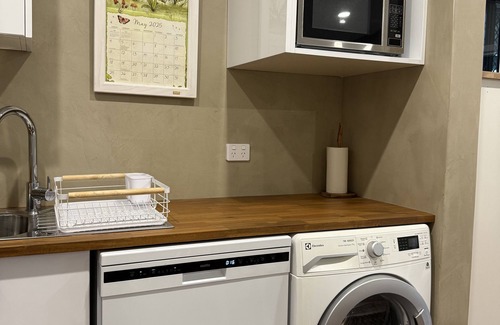 Urangan Apartment | JamberrybytheBay – Stylish 2BR Stay Just 1 Minute to the Beach