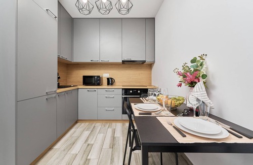 Psie Pole Apartment | James Cook 3 | Beautiful Apartment | Balcony