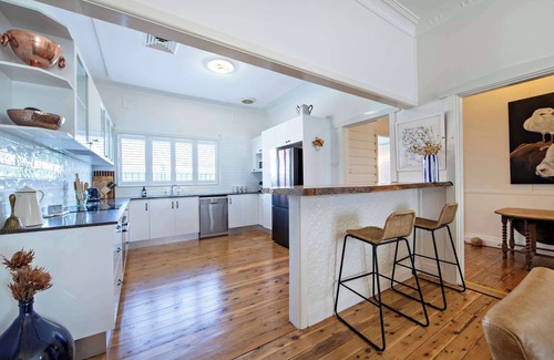 Dubbo House | James Cottage - Close to CBD, Charm Awaits