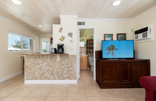 Key Largo Apartment | Jan 30-March 6 Open, Largo Lookout, Lovely Waterview Unit, MM 99.5, Pets Welcome, 28 Nt Min