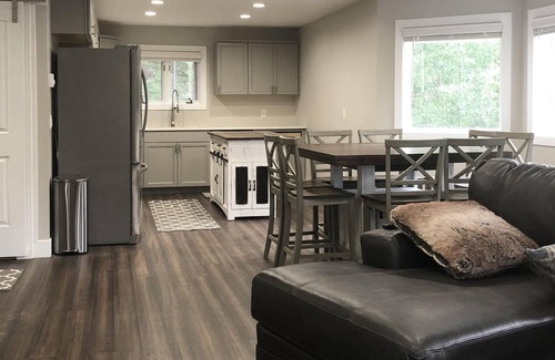 Warrior's Mark Condo | JAN SALE 7 min walk 2 Peak 9 base/town Large 2 bed/bath condo sleeps 6 Hot Tub