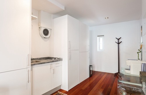 Lisbon Old Town Apartment | Janelas Verdes Lovely Studio II