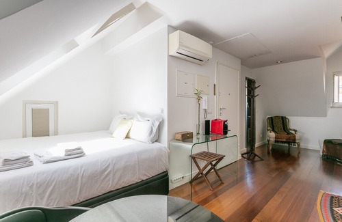 Lisbon Old Town Apartment | Janelas Verdes Lovely Studio V