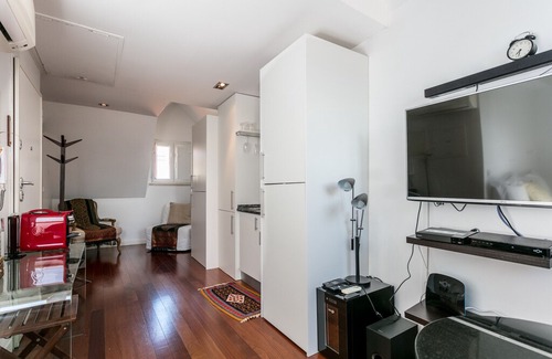Lisbon Old Town Apartment | Janelas Verdes Lovely Studio V