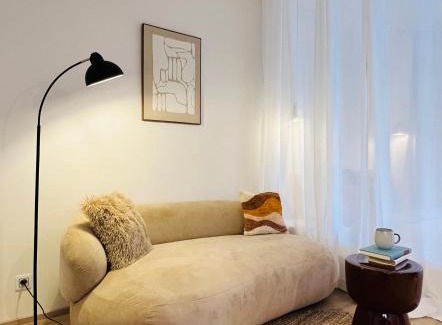 Palmovka Apartment | Japandi Pearl Designed Studio,Parking ,Aircon, O2