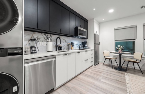 Oak Cliff Apartment | Japandi Style 1BR Escape w EV Charger, Bishop Arts