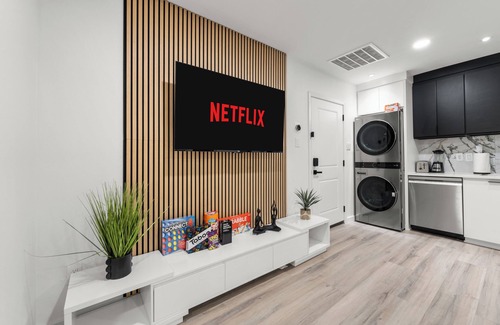 Oak Cliff Apartment | Japandi Style 1BR Escape w EV Charger, Bishop Arts