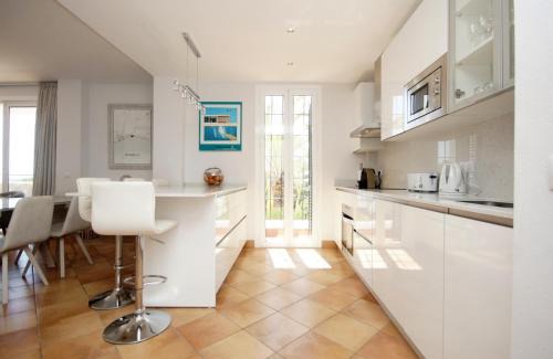 Nikki Beach Apartment | Jardines de las Golondrinas Marbella with Sea Views