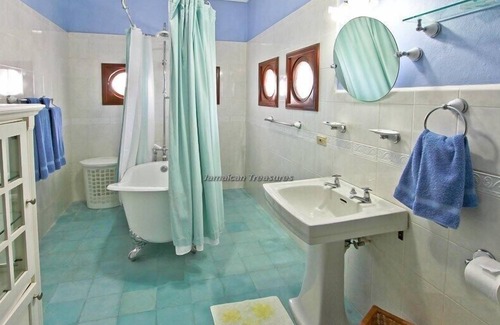 Ocho Rios Villa | Jasmin Hill 6-WATERFRONT VILLA! FULLY STAFFED! POOL! KAYAKS!
