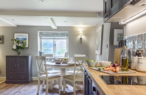 Blandford Forum Apartment | Jasmine Cottage- one bed apartment in one of the oldest cottages in the village.