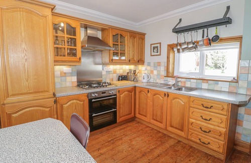 Rhuddlan Cottage | JASMINE COTTAGE, pet friendly, character holiday cottage in Rhuddlan