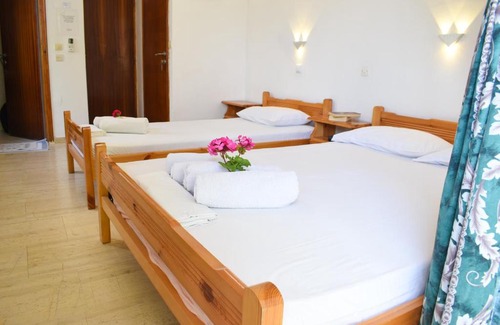 Foinikounta Apartment | Jasmine Studio With Garden Close To The Beach