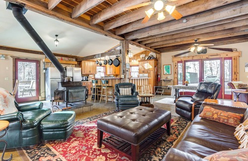 Jasper Cottage | Jasper '7 Timbers' Cabin on 10 Acres w/a Creek!