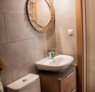 Sventoji Apartment | Jaukūs apartamentai su lauko baseinu, sporto sale ir vaikų žaidimų kambariu netoli jūros!