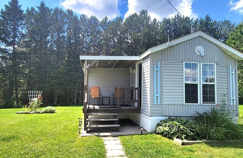 Esko Cottage | Jay Cooke Cottage: Autumn Colors, pets welcome, large yard & firepit