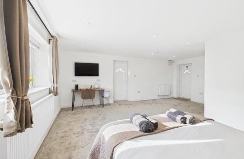 Birmingham House | Jays modern guest house