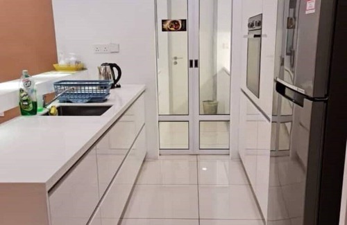 Seri Tanjung Pinang Condo | Jazz 313: Cosy 2-Bedroom Suite with Pool & Seaview