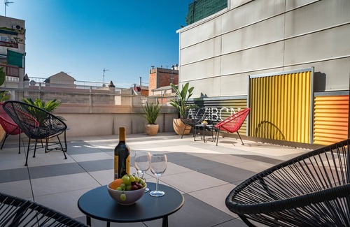El Camp de l'Arpa del Clot Apartment | Jazz-Inspired Apartment in Eixample in City Center