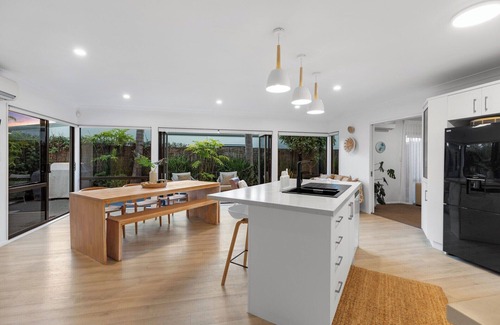 Papamoa Beach House | JB's Sanctuary - Papamoa Holiday Home