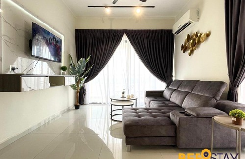 Central District Apartment | JB SeaView with Balcony Country Garden Danga Bay for 6 Pax