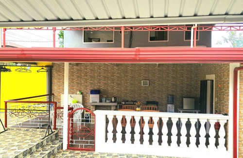 Poblacion District House | Jenessa's Bedsite, 3-4 pers, AC, 5G Wifi, Netflix