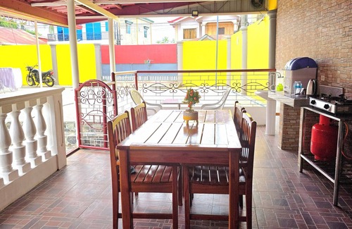 Poblacion District House | Jenessa's Bedsite, 3-4 pers, AC, 5G Wifi, Netflix