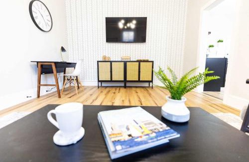 Federal Hill Apartment | Jennifer's Stylish & Modern Broadway Getaway