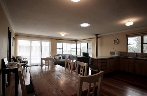 Augusta House | Jen’s Beach House - Jens Beach House - a short walk to the ocean