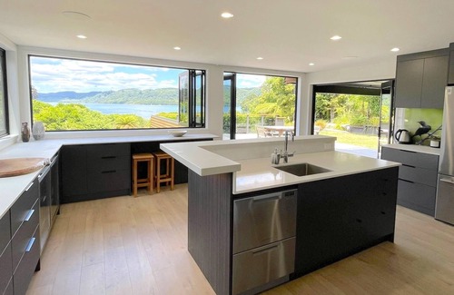 Lake Tarawera House | JETTY. 5 Bedrooms 5+ New Bathrooms, Beach. Designer Kitchen. 85” TV