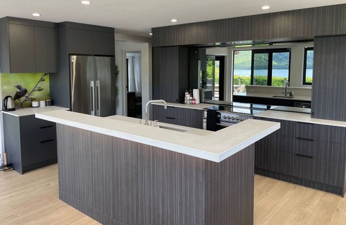 Lake Tarawera House | JETTY. 5 Bedrooms 5+ New Bathrooms, Beach. Designer Kitchen. 85” TV