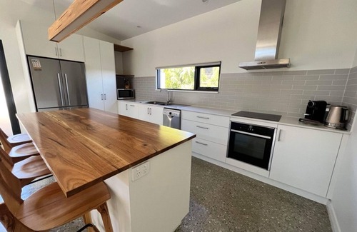 Gnarabup House | Jetty is warm, comfortable and relaxing with a modern coastal charm.