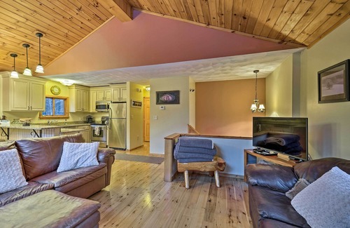 Jewett Cabin | Jewett Cabin w/Viewing Deck - 10 Mins to Skiing!