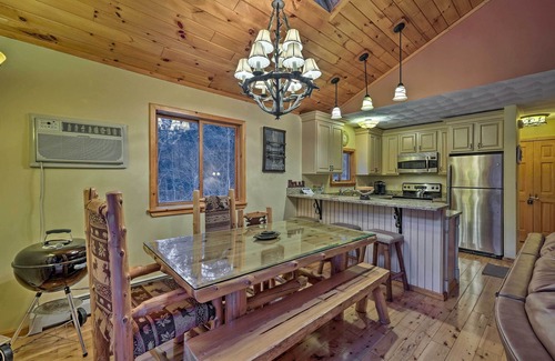 Jewett Cabin | Jewett Cabin w/Viewing Deck - 10 Mins to Skiing!